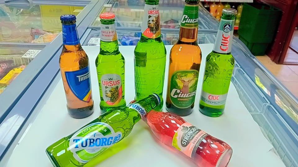 CC_Copasa's tweet photo. ¿Quieres probar refrescos y cervezas tradicionales de Rumania ?🇷🇴 🥤🍻 

¡En tienda Castelul tenemos una gran variedad de bebidas y refrescos!

#tiendacastelul #cccopasa https://t.co/75fdmpMpls