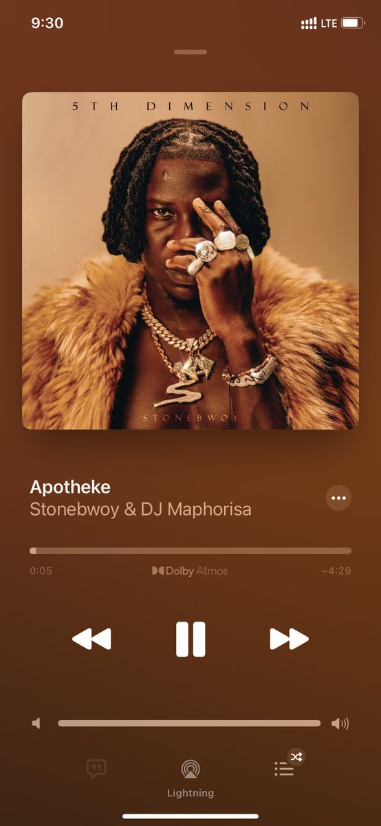 wuuhuuu1's tweet photo. Apotheke be my favorite for Stonebwoy en #5thDimension . If we push that track make e enter S.A 🇿🇦 like that be all Oo . https://t.co/fR7Y8JSSkB