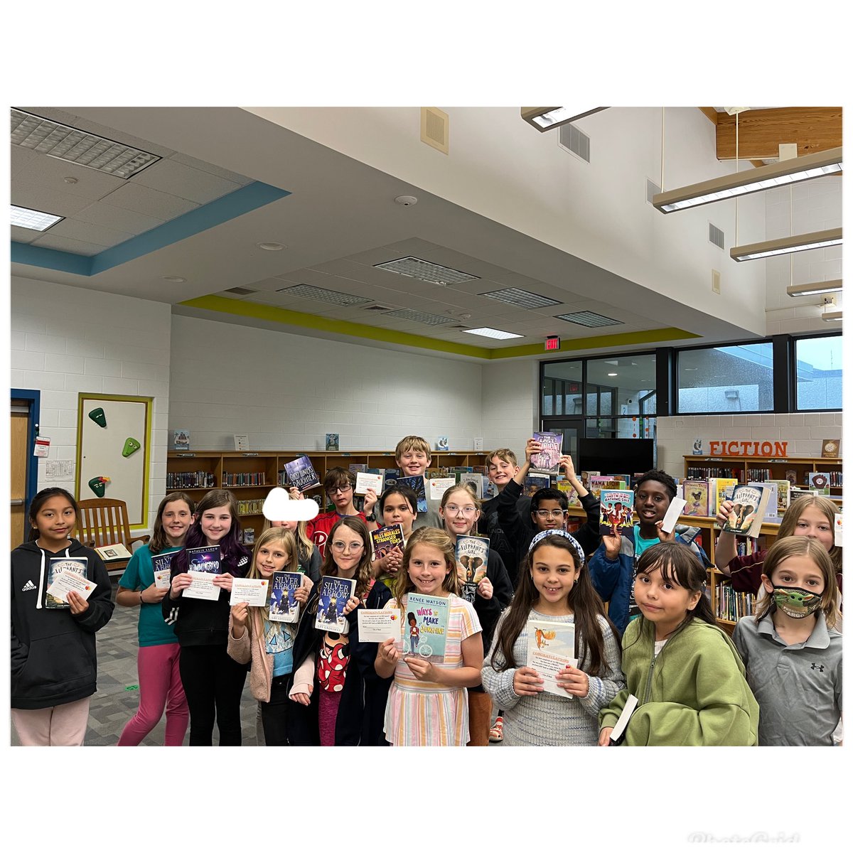 Mgolles_library's tweet photo. Great celebration with my 4th anf 5th Gators that finished reading the Virginia Reader's Choice books this year! 💚🧡 📚 @GESGATOR https://t.co/MA7anaHvWR