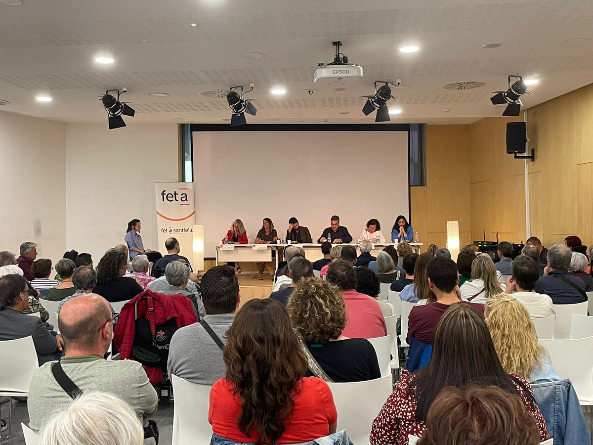 fetasantfeliu's tweet photo. 📍Ens trobem al Centre Cívic Les Tovalloles debatent sobre l’accessibilitat, la integració i els recursos per a persones amb discapacitat a la ciutat. El primer #debatelectoral per a les #EleccionsMunicipals2023 del 28 de maig. Gràcies! @AdfSfeliu, ASPRODIS i @unessfll https://t.co/XLeOEWdeqq