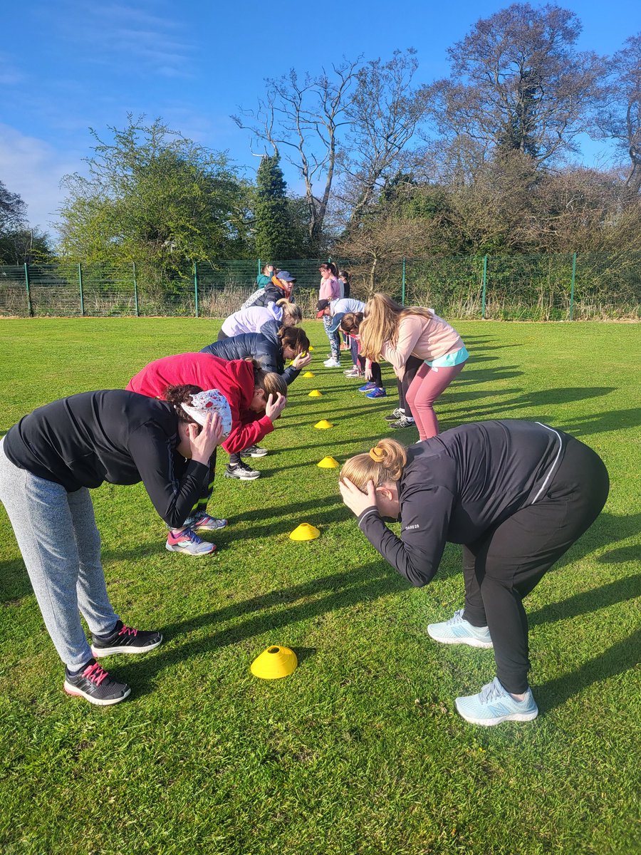 Moldcricketclub's tweet photo. A great ladies cricket taster session tonight!  Thanks to everyone who took part.  Same time next week 👍🏏🍹 https://t.co/h7AwHo9Vti