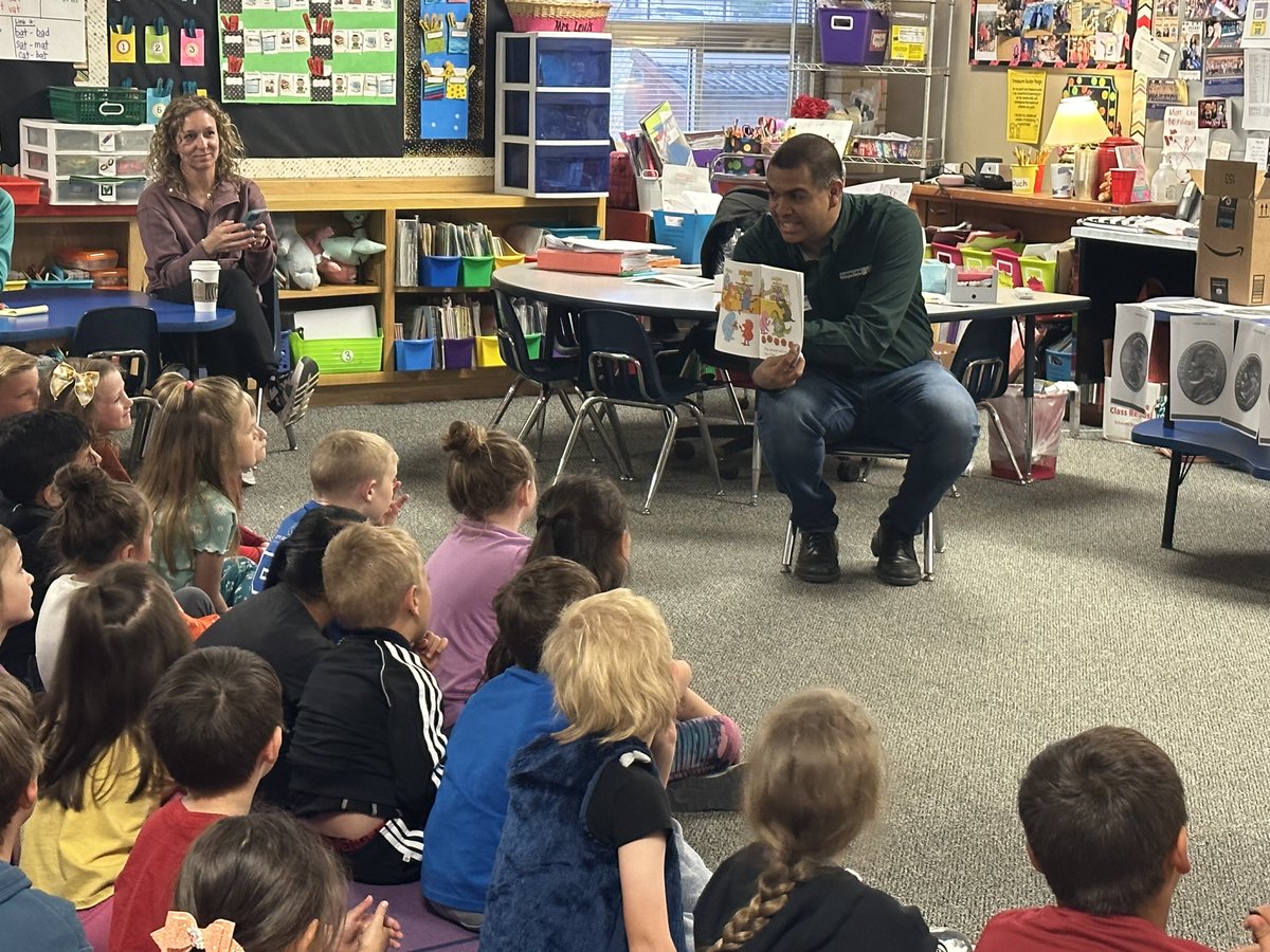 WSB1906's tweet photo. We enjoy getting to chat with our elementary schools about saving money for things you need and want.   Great job to our Canyon branch! We are setting kids up for financial success, one grade level at a time!
#YourPartnersInProgress #canyontexas #FinancialLiteracyMonth https://t.co/xi3B9w4WoB
