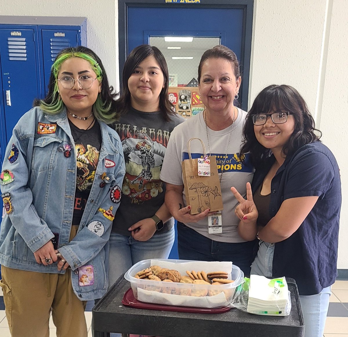 More goodies from more awesome students! Thank you Alondra, Deserie and Dafne! ❤️ #sehsthebest
