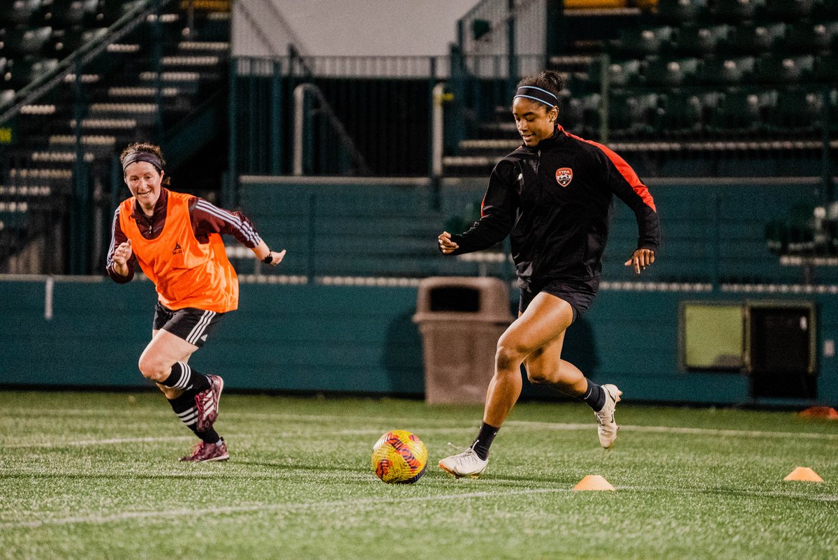 FlowerCity1872's tweet photo. First week of the club is in the books 📒

#FlowerCity1872🗳  #UWS #rochesterny #womenssoccer #rocny https://t.co/D2cZsDp4MF
