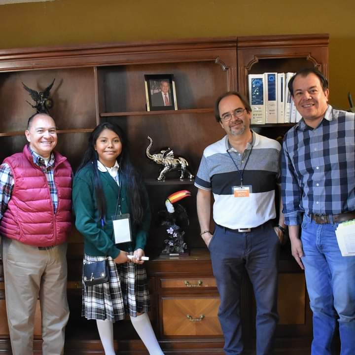 USEBEQOficial's tweet photo. Tenemos el honor de presentarles a Itzel Yoselyn Silva Gutiérrez, quien fue nuestra Coordinadora General por un día. Visitó las instalaciones, presentó sus iniciativas, supervisó cada área e incluso recabó las solicitudes de sus trabajadores. ¡Felicidades! #CONTIGO #FamiliaUSEBEQ https://t.co/YHpQoXadF4