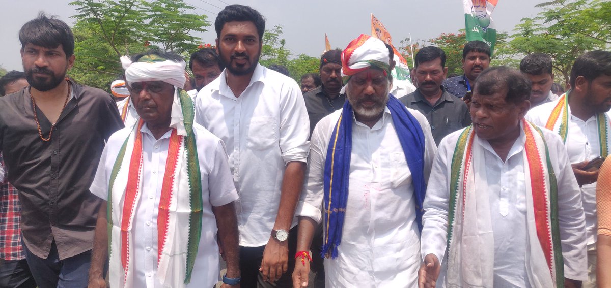 Today at #PeoplesMarch along with @BhattiCLP sir & @PonnalaLaksmiah sir 

#BhattiVikramarka #TelanganaCongress #HaathSeHaathJodo
@INCTelangana @Congress4TS