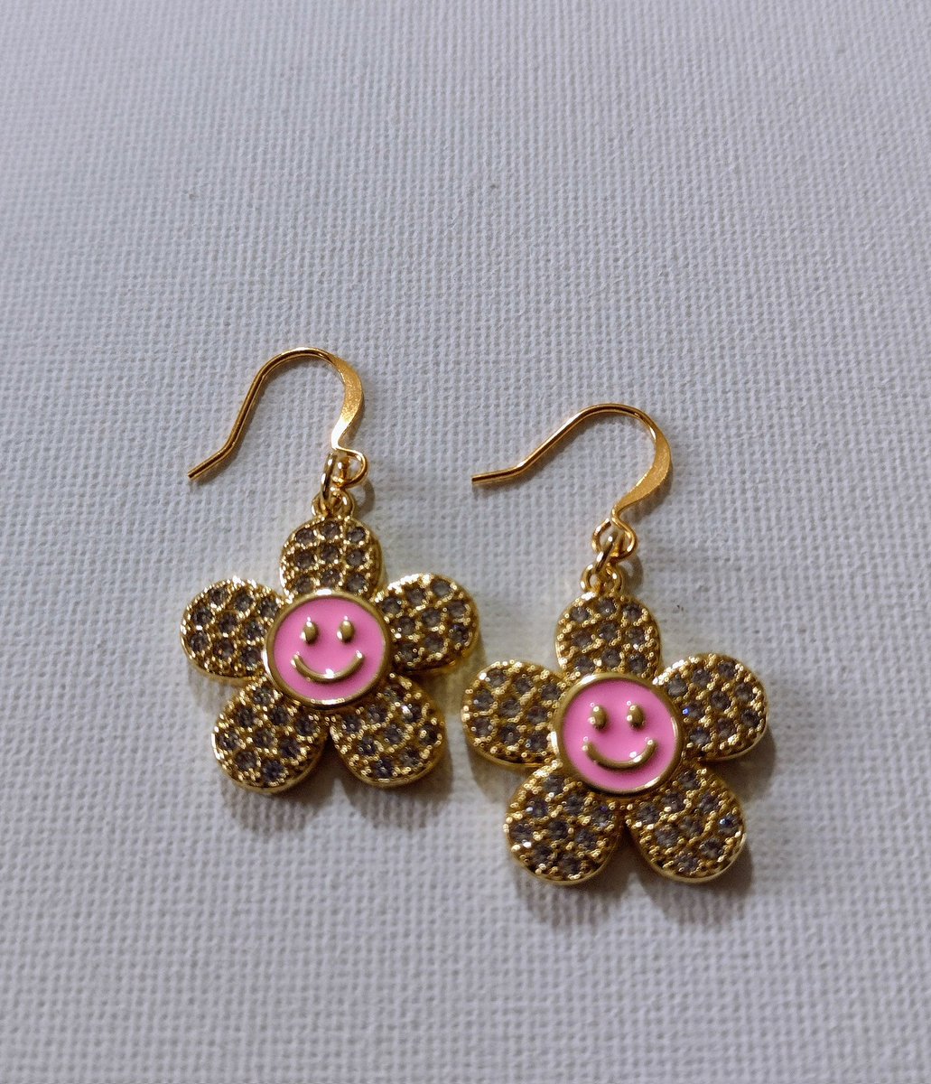 Cute little gold plated flowers with enamel face and rhinestones on 18k gold plated nickel and lead free earwires #Mhhsbd #CraftBizParty
#UKGiftHour #Handmade #Earrings #Flowers #Daisyearrings #Shopsmall #SmallBusiness 
etsy.com/listing/147126…