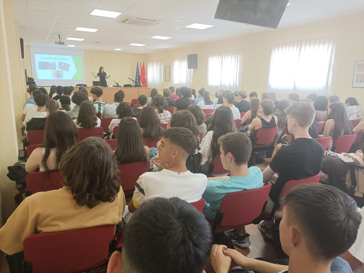 El mundo de la Prisión hoy ha tenido repercusión, entre los alumnos del Instituto Antonio Machado de Alcalá de Henares.
#ObrasSocialesHHCC