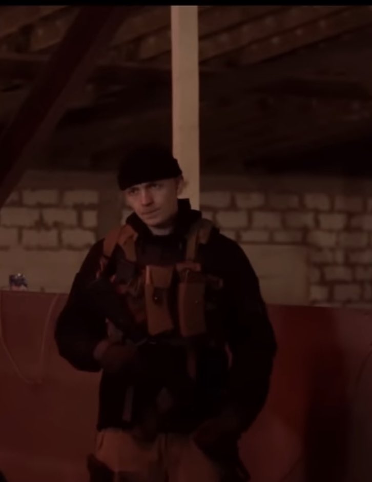 dfensdenda's tweet photo. @DMemekus @dadbodsociety I think it would look a lot better if they dressed the mercs more what Tarkov was doing for Glukar’s guards in their short series

they have their tactical elements but they should still look like they scavenged their equipment https://t.co/ohDKtw80We