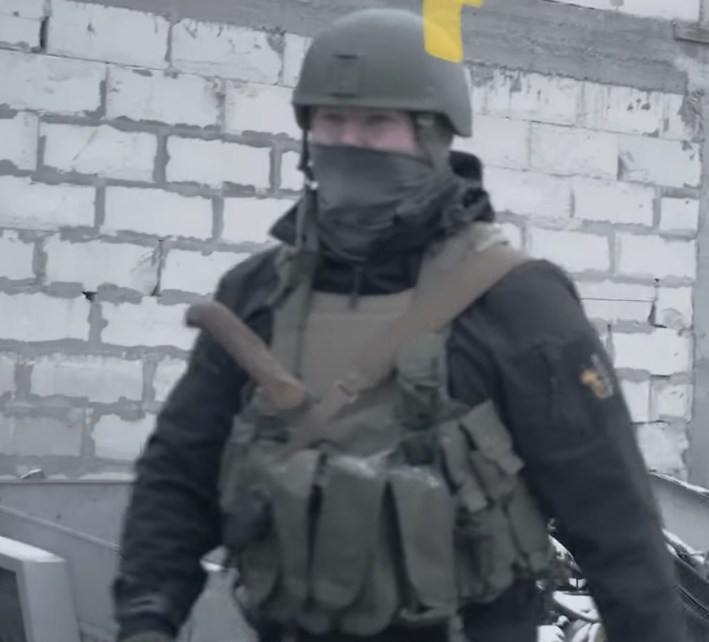 dfensdenda's tweet photo. @DMemekus @dadbodsociety I think it would look a lot better if they dressed the mercs more what Tarkov was doing for Glukar’s guards in their short series

they have their tactical elements but they should still look like they scavenged their equipment https://t.co/ohDKtw80We
