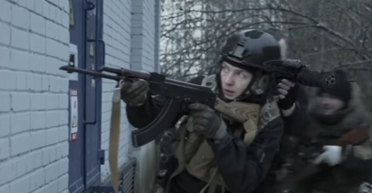 dfensdenda's tweet photo. @DMemekus @dadbodsociety I think it would look a lot better if they dressed the mercs more what Tarkov was doing for Glukar’s guards in their short series

they have their tactical elements but they should still look like they scavenged their equipment https://t.co/ohDKtw80We