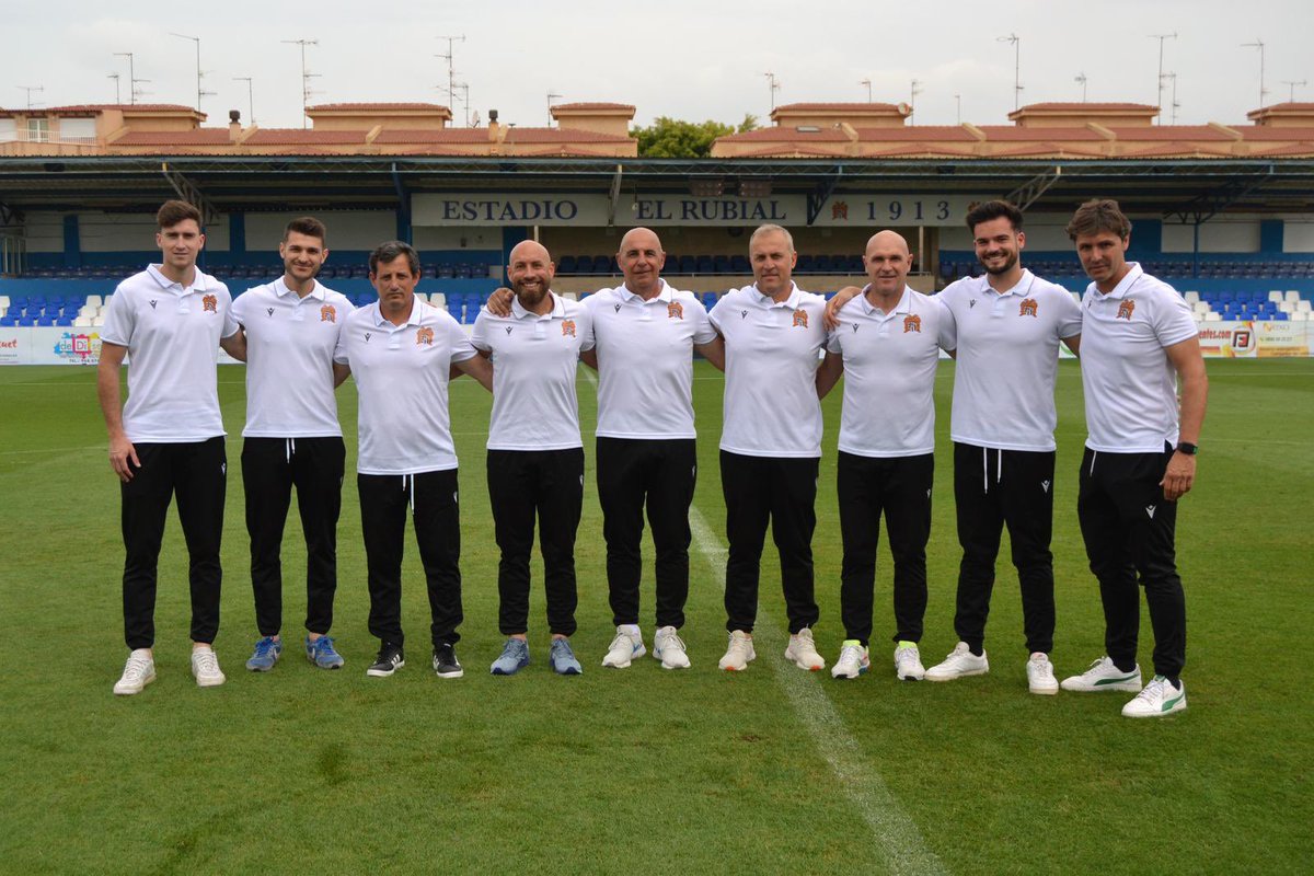 Sergiolopez_dn's tweet photo. Fin a una temporada donde hemos disfrutado mucho 🦅

🏆12 partidos consecutivos ganando 

🎯Ascenso a falta de 5 jornadas 

⚽️🧤Equipo con más goles a favor y menos en contra 

👨‍🔧Segundo ascenso de este cuerpo técnico 

@aguilas_fc 💙🤍 https://t.co/yfscBuL84X