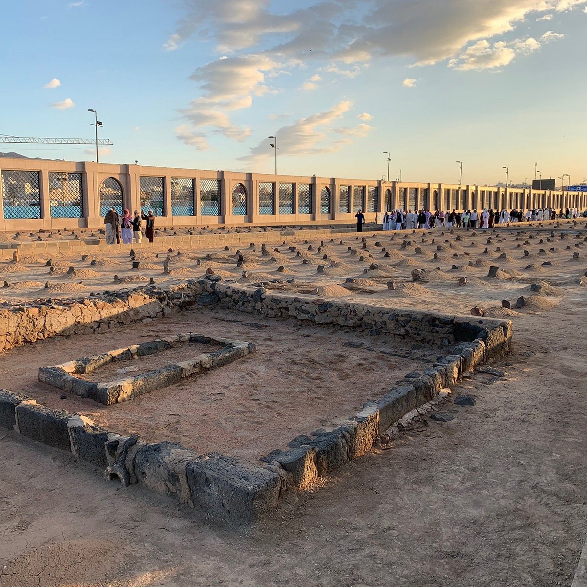 StrongSoul72's tweet photo. "If you want to see the lonely and deserted paradise in this world then visit Jannat Ul Baqi". 
– Ayatollah Ali Khomeini

#البقيع_مطلبنا

'Rebuild Al Baqee'
'8th Shawal' https://t.co/FnlA7TWrJM