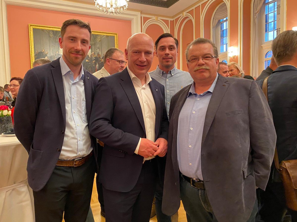 KBR_Blog's tweet photo. Der neue Regierende und wir. https://t.co/rSqVr60BFu