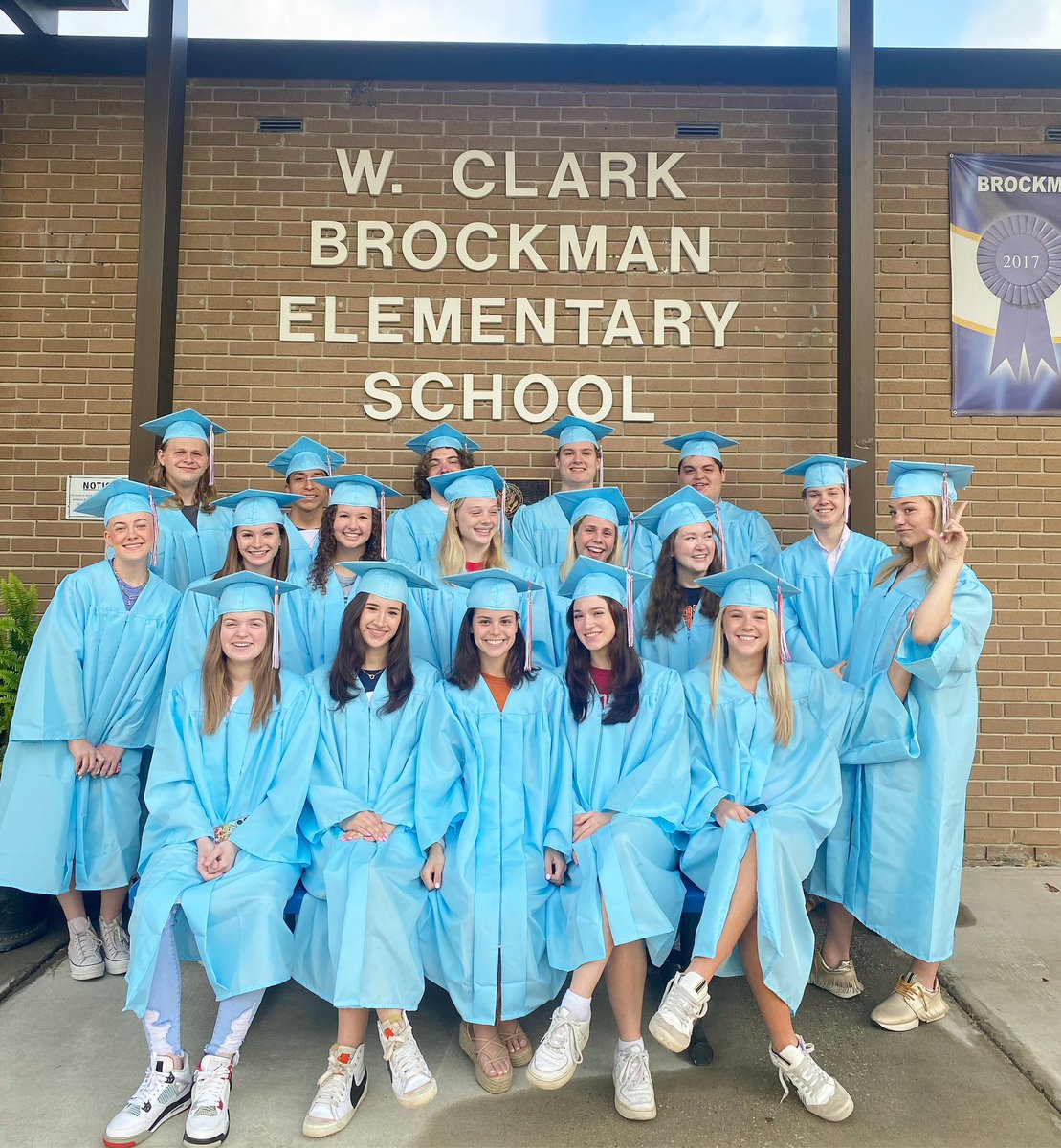BrockmanBears (@brockmanpto) on Twitter photo 🎓 Former Brockman students that are graduating from <a href="/acflorahigh/">AC Flora High School</a> walked the halls of their elementary school one last time today. Congratulations, seniors! 👨🎓🐻👩🎓
#alwaysabrockmanbear #acfloraseniors 🎓 Former Brockman students that are graduating from <a href="/acflorahigh/">AC Flora High School</a> walked the halls of their elementary school one last time today. Congratulations, seniors! 👨🎓🐻👩🎓
#alwaysabrockmanbear #acfloraseniors