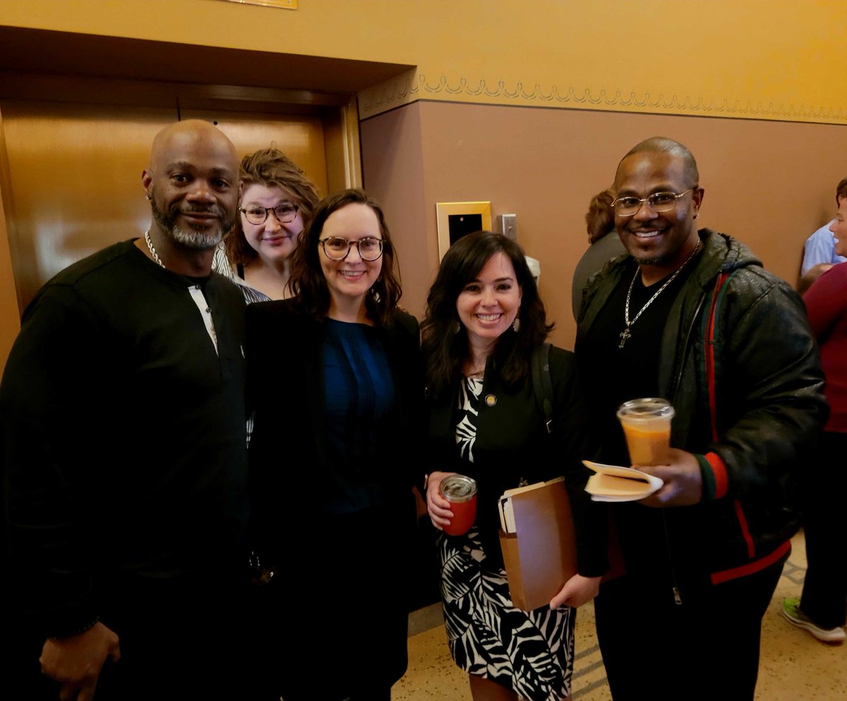 RJ_Illinois's tweet photo. Thank you @SenPacioneZayas for championing HB3375. This would create an exception to the Post-Conviction Hearing Act &amp; eliminate the “cause” requirement for people sentenced before age 21 who want to file new petitions citing their youth. @Lilian4StateRep sponsored in the House. https://t.co/wbbz1aIaBE