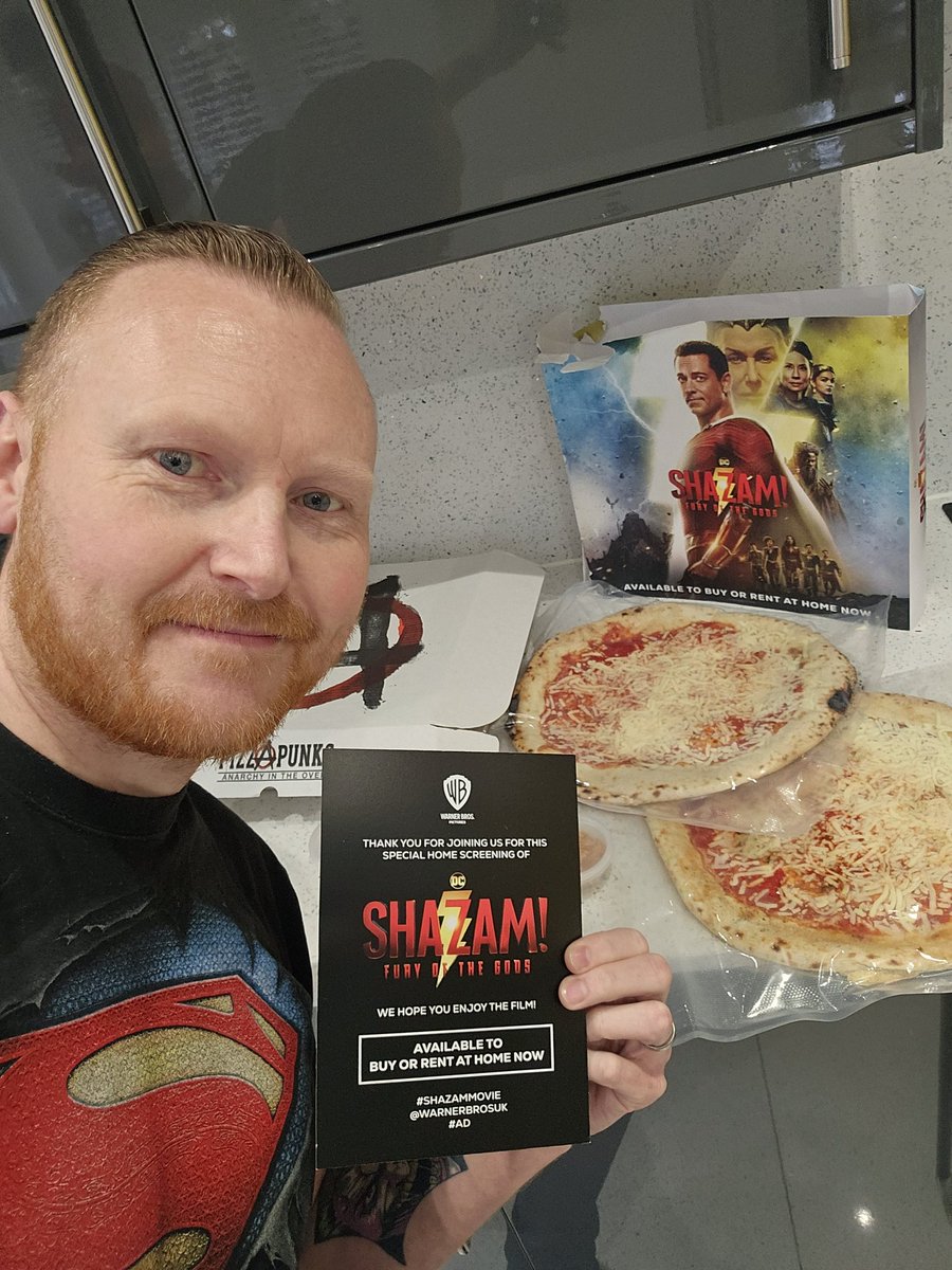 DC WORLD tweet media