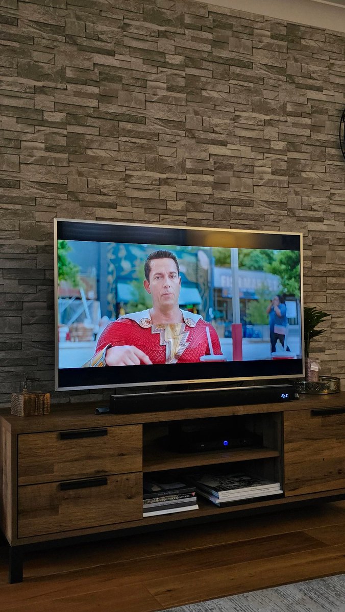 DC WORLD tweet media