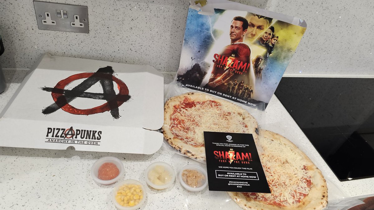 DC WORLD tweet media