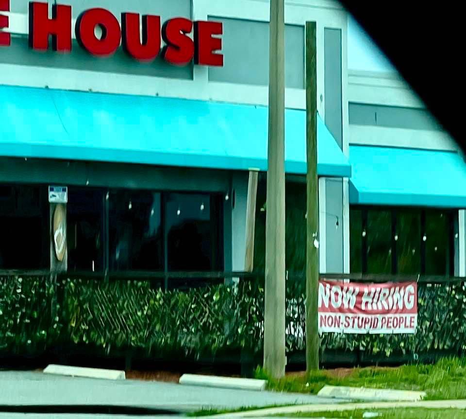 jromanopsl's tweet photo. @TheBrooklynBoys The sign on the right! 😂 This is The Ale House in Coca Beach, FL. @DavidBrody @SkeeryJones https://t.co/aF7QGMZsET