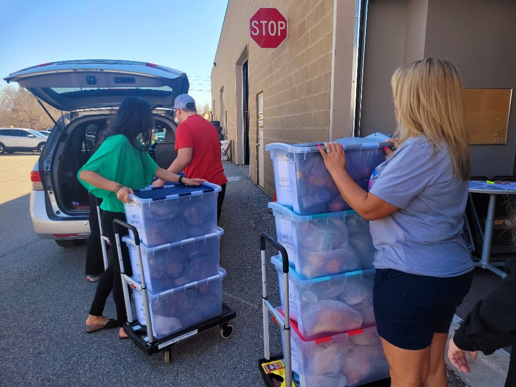 StaeblerInsures's tweet photo. It's so exciting to share our special donation to @Food4KidsWR Summer Break Program. We're thrilled that the impact is even greater thanks to a partnership with @GoreMutual 🙌 

Learn more » https://t.co/jjZCzBvLUs

#Staebler150 | #OntarioBrokers | #InsuranceThatDoesGood https://t.co/Vqh9nhI32q