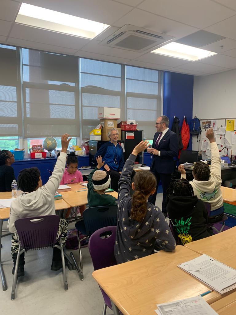 PolishEmbassyUS's tweet photo. It’s good to be back at Payne Elementary School with the #EmbassyAdoptionProgram ! Today we discussed the principles and purposes of the @UN. Our diplomat @MaciejJamroz shared his personal experience from the @UN and answered dozens of questions from students. https://t.co/DB2bqpyxDe