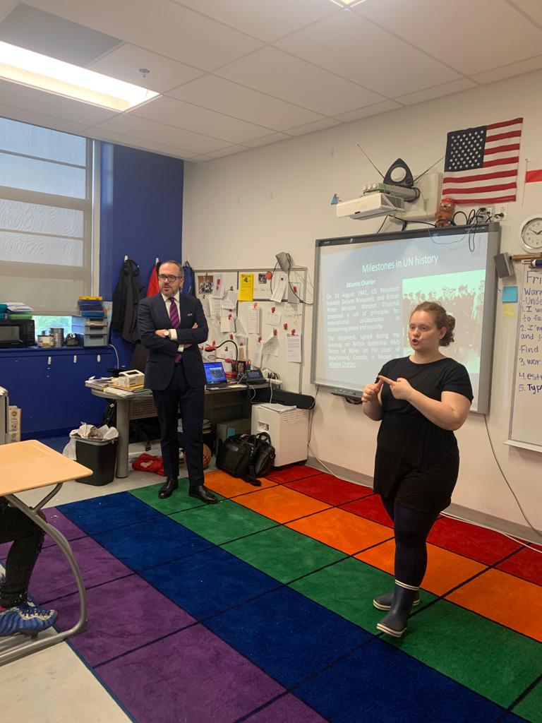 PolishEmbassyUS's tweet photo. It’s good to be back at Payne Elementary School with the #EmbassyAdoptionProgram ! Today we discussed the principles and purposes of the @UN. Our diplomat @MaciejJamroz shared his personal experience from the @UN and answered dozens of questions from students. https://t.co/DB2bqpyxDe