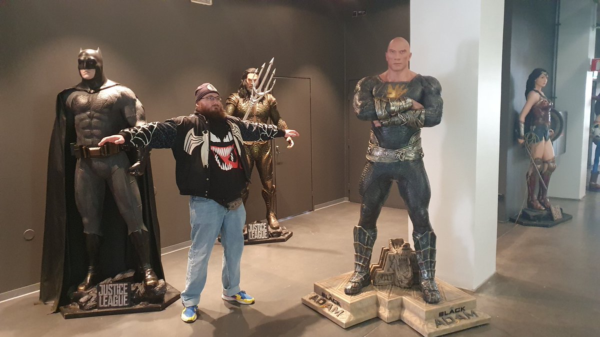 Stanimania's tweet photo. For being sucha #legend 

Here is a picture of me T-posing in the DC's Hall of Heroes 

#wrestling #prowrestling #tpose #tposing #dc #hallofheroes #hero #heroes #Batman #blackadam #wonderwoman #aquaman #aquamansucks #therock #Jabroni #pagan #Venom https://t.co/eQi0LtD2fd
