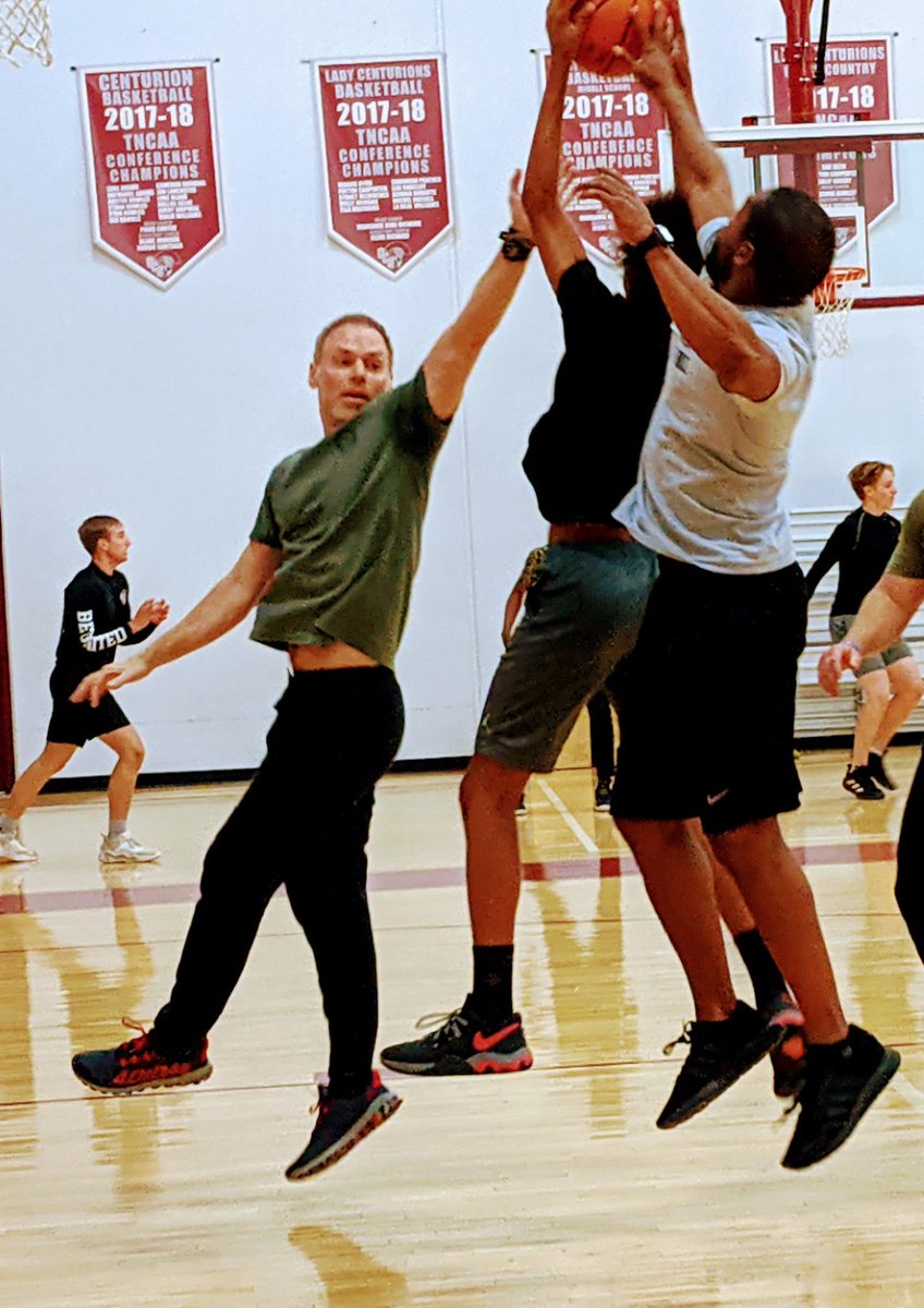 FBIMemphis's tweet photo. Students at Clarksville Christian School had an opportunity to compete against FBI &amp; TBI special agents in a push-up &amp; sit-up challenge, obstacle course &amp; more. Students learned what it takes to be part of a team that helps keep our state &amp; country safe. @TBInvestigation https://t.co/ZadbXqGG5e