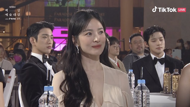 pannchoa's tweet photo. Song Hyekyo steals the show with her award speech at Baeksang awards
https://t.co/0X067f1k7D https://t.co/Ku4nxdTzF8