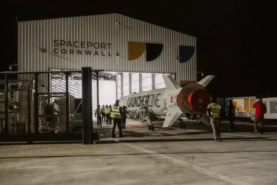 ActuSpace's tweet photo. Le Spaceport Cornwall, qui a servi de piste d'atterrissage pour le lancement raté de Virgin Orbit depuis le #RoyaumeUni en janvier, a ouvert un nouveau centre d'opérations le 27 avril afin d'attirer davantage d'entreprises à la suite de la faillite de son client phare. https://t.co/IJeV0UMQLH