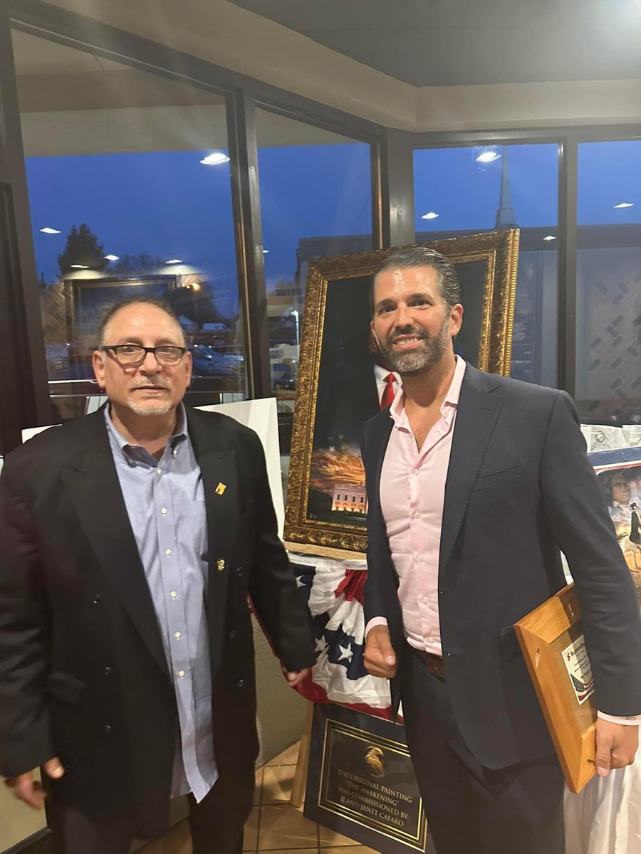 RaySimonArt's tweet photo. Recently, I had the pleasure of meeting Donald Trump Jr. and he took the time pose in front of his father’s painting, on loan from Joe &amp; Mary Korff.

#raysimon #raysimonart #giclee #painting #tellingstoriesthroughpaint #donaldtrumpjr #donaldtrumpjunior #likefatherlikeson https://t.co/VJC6FupGPf