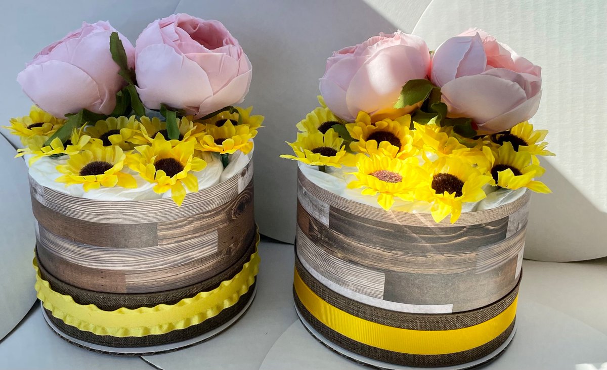 Rustic Sunflower Theme Baby Shower Diaper Cake Gift 

bonanza.com/listings/12669… 

#handmade #sunflowerdecor #partydecorations #babygift #babyshower #momtobe #expecting #motherhood #pregnancy #hospitalgift #sunflowerdiapercake