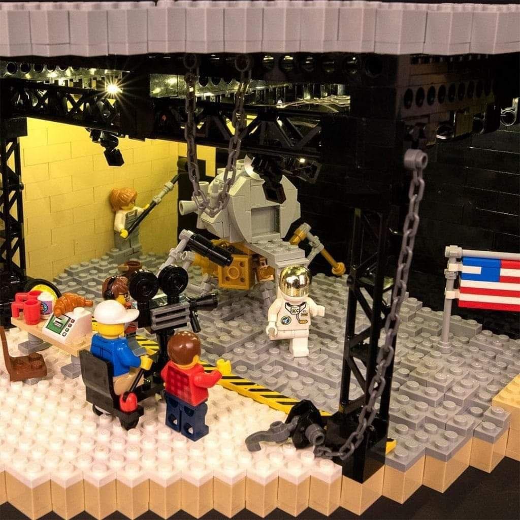 FE_Products's tweet photo. With a bucket of Legos, you can tell the Flat Earth story 👏

#space #noball #genesis #isshoax #nobodyisinspace #buzzedaldrin #FlatEarth #Documentary #HibbelerProductions #OddTv #DITRH #DavidWeiss #SantosBonacci #SyncretismSociety #FlatEarthMillionaire #MartinLiedtke #Vimeo https://t.co/qnqddTJeXn