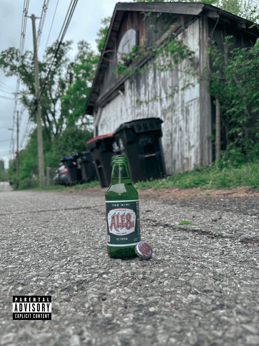 Ale8One's tweet photo. We also make people thirsty when our top is off. https://t.co/CRa8zp5IIm