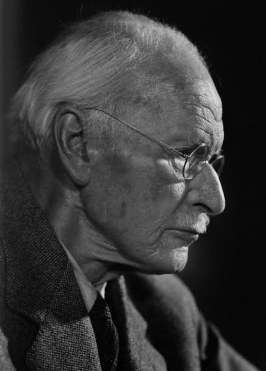 "Düşünmek çok zordur, bu yüzden çoğu insan yargılamayı seçer." 
Carl Gustav Jung