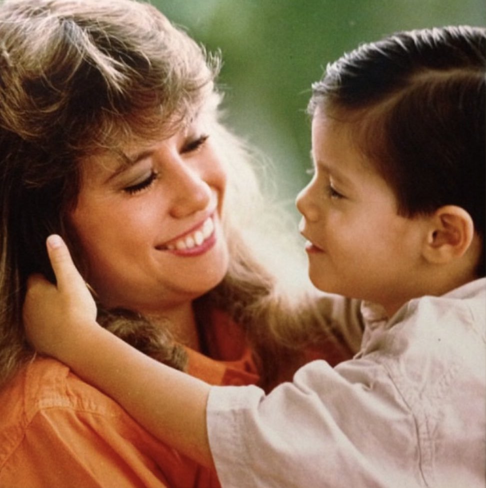 hanyupava's tweet photo. Esta foto con mi mamá no la voy a superar nunca. Feliz cumpleaños mamita chula. Te quiero mucho. 🤗 @PilarHung 🥰🥰🫶🏼 https://t.co/7i9jTcDCgr
