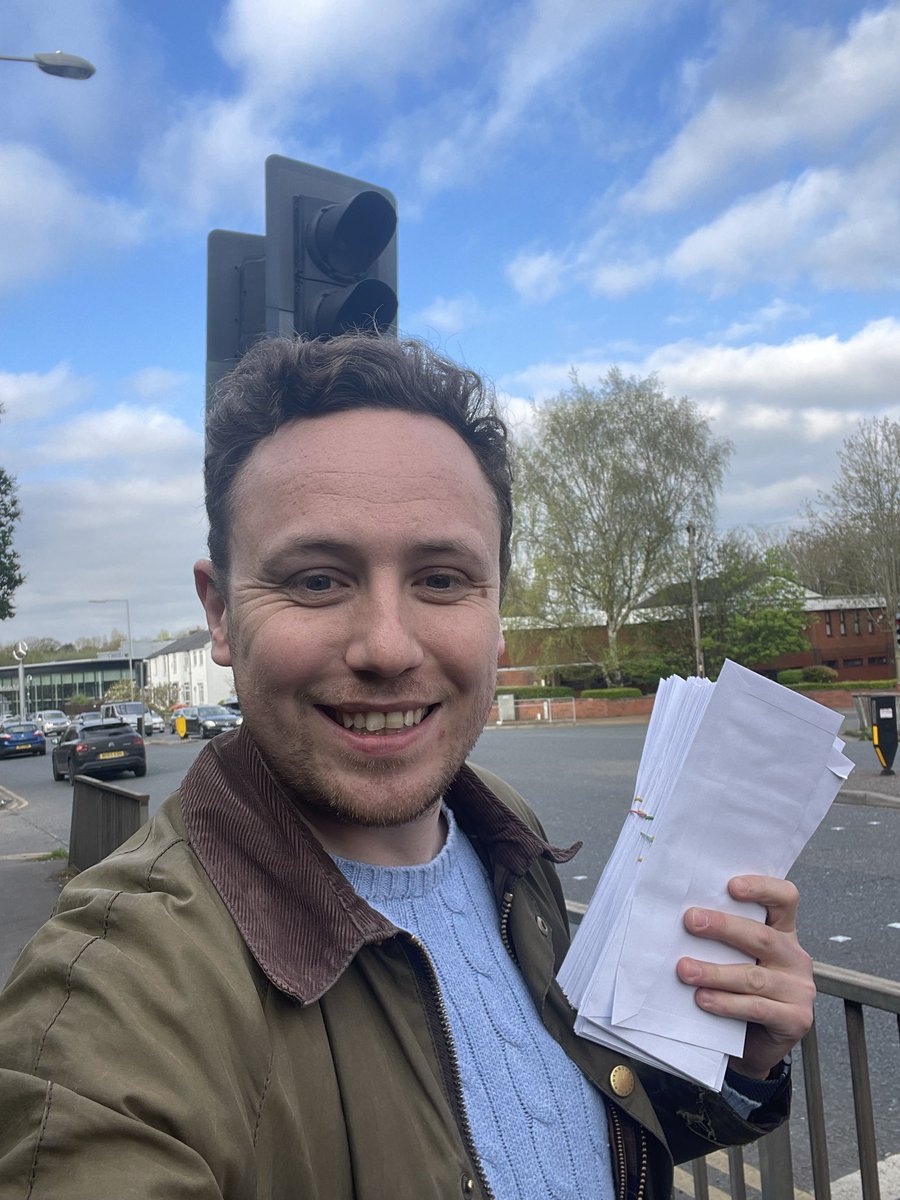 JonesNick_UK's tweet photo. ☀️ Blue skies in Pilkington Park this evening - super response on the doorstep from residents #ReportingBack
📧if I missed you drop me a line - n.jones@bury.gov.uk https://t.co/LgzvvYtw6M