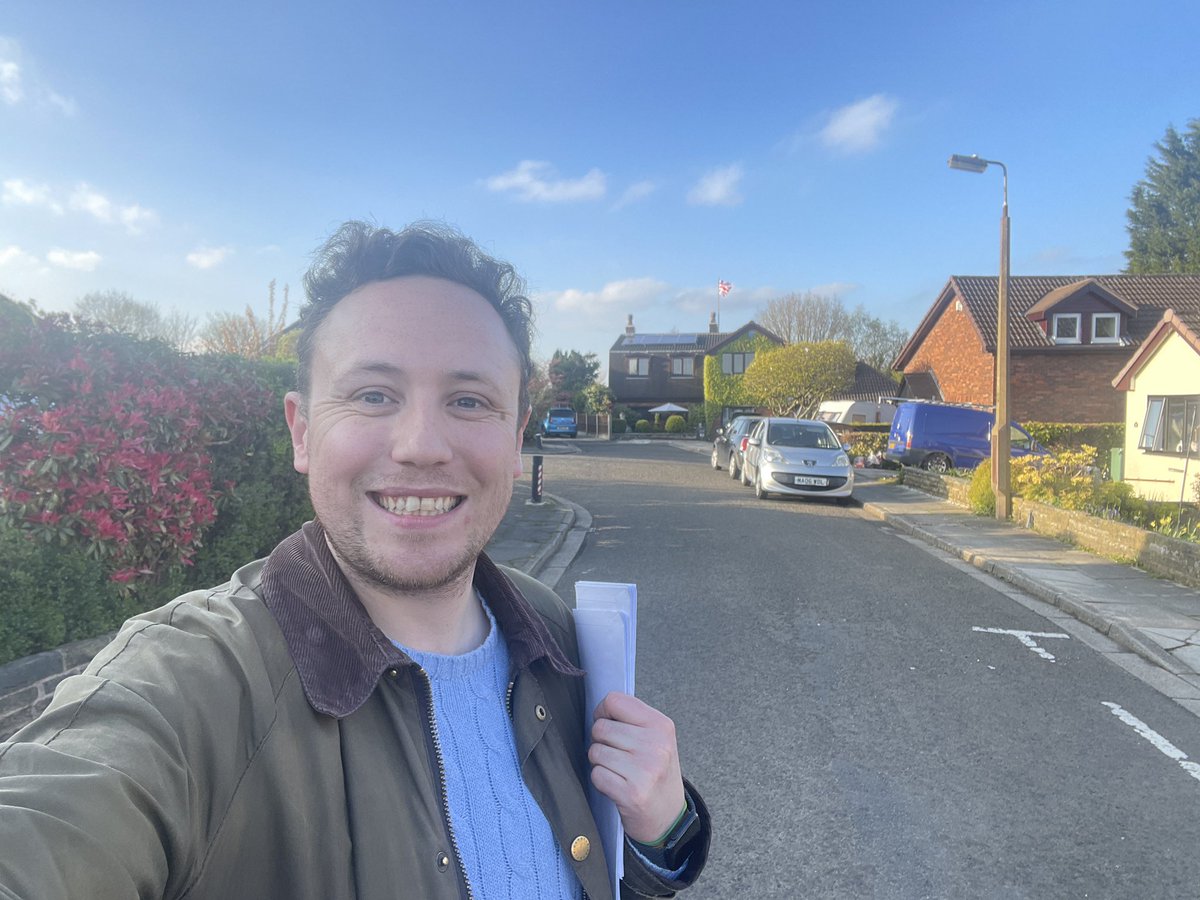 JonesNick_UK's tweet photo. ☀️ Blue skies in Pilkington Park this evening - super response on the doorstep from residents #ReportingBack
📧if I missed you drop me a line - n.jones@bury.gov.uk https://t.co/LgzvvYtw6M