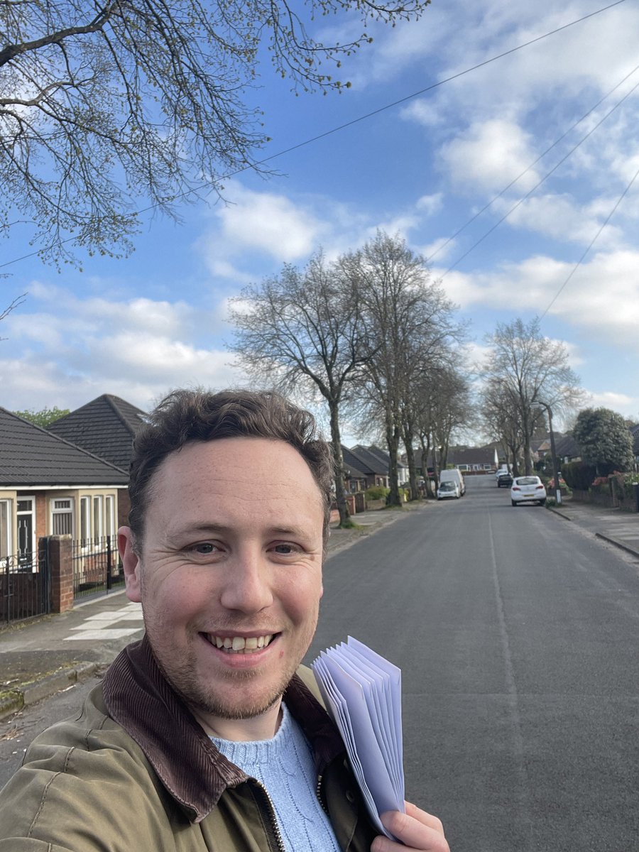JonesNick_UK's tweet photo. ☀️ Blue skies in Pilkington Park this evening - super response on the doorstep from residents #ReportingBack
📧if I missed you drop me a line - n.jones@bury.gov.uk https://t.co/LgzvvYtw6M