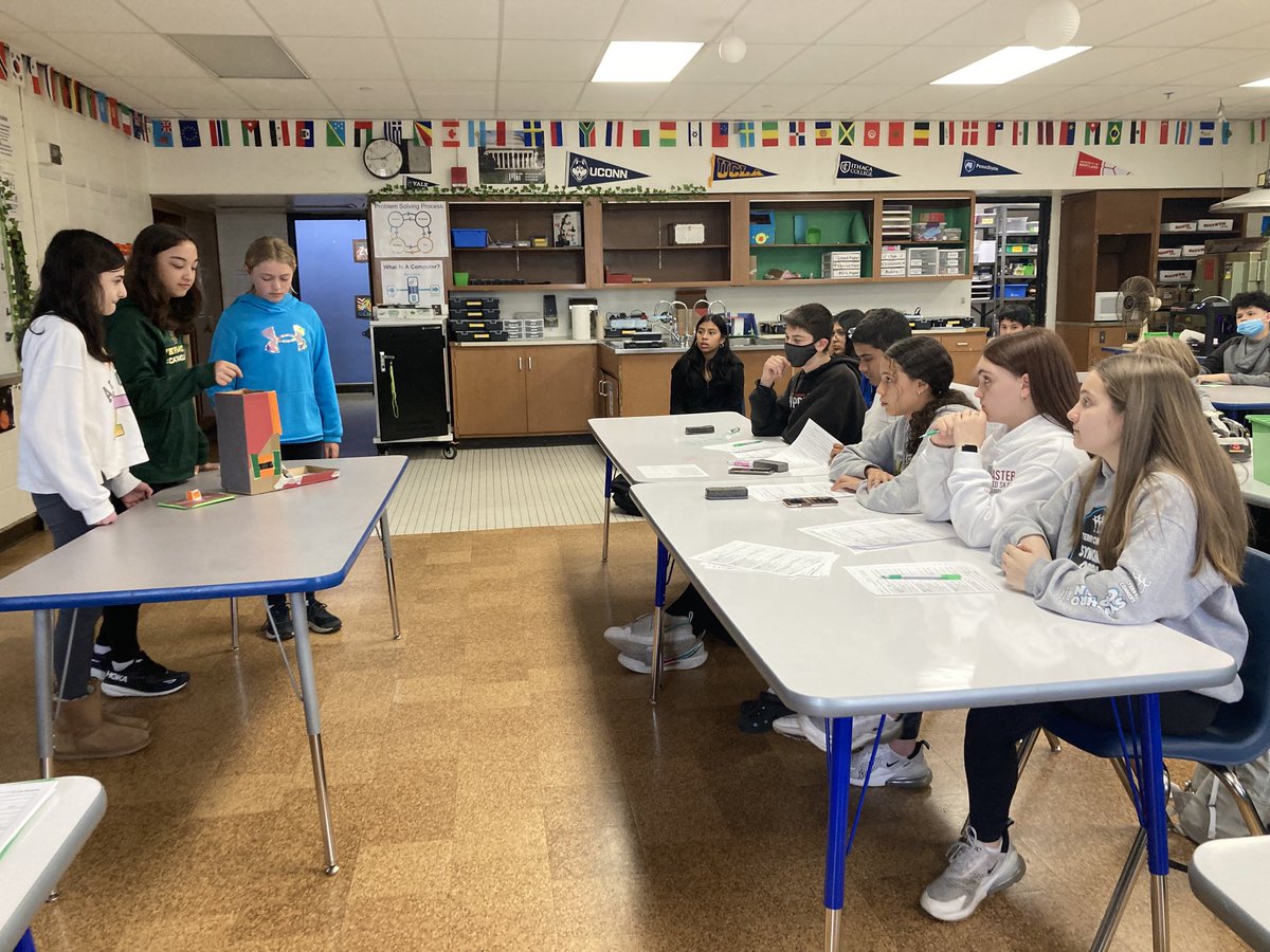 Shark Tank! Students pitch their physical computing devices to our sharks! ⁦<a href="/cloonanprincipl/">David Tate</a>⁩  ⁦<a href="/SPSSuper/">Stamford Schools</a>⁩ ⁦<a href="/spsassistsuper/">Michael Fernandes</a>⁩ #cmsnews #SPSinspire