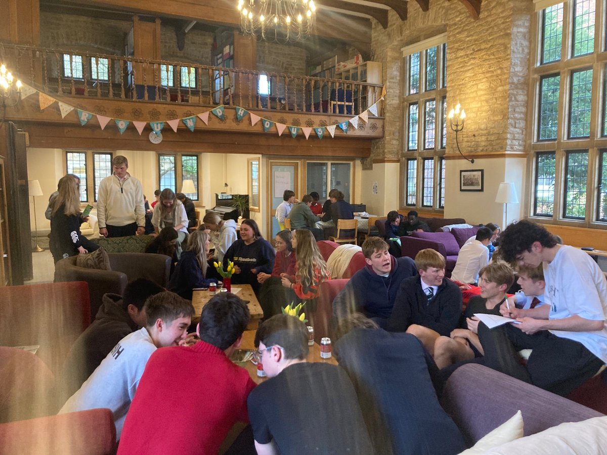 One last hurrah for the Decem charity team with a Friday night quiz in Round House, raising money for @BrainTumourOrg #charity #contribution #FridayFeeling