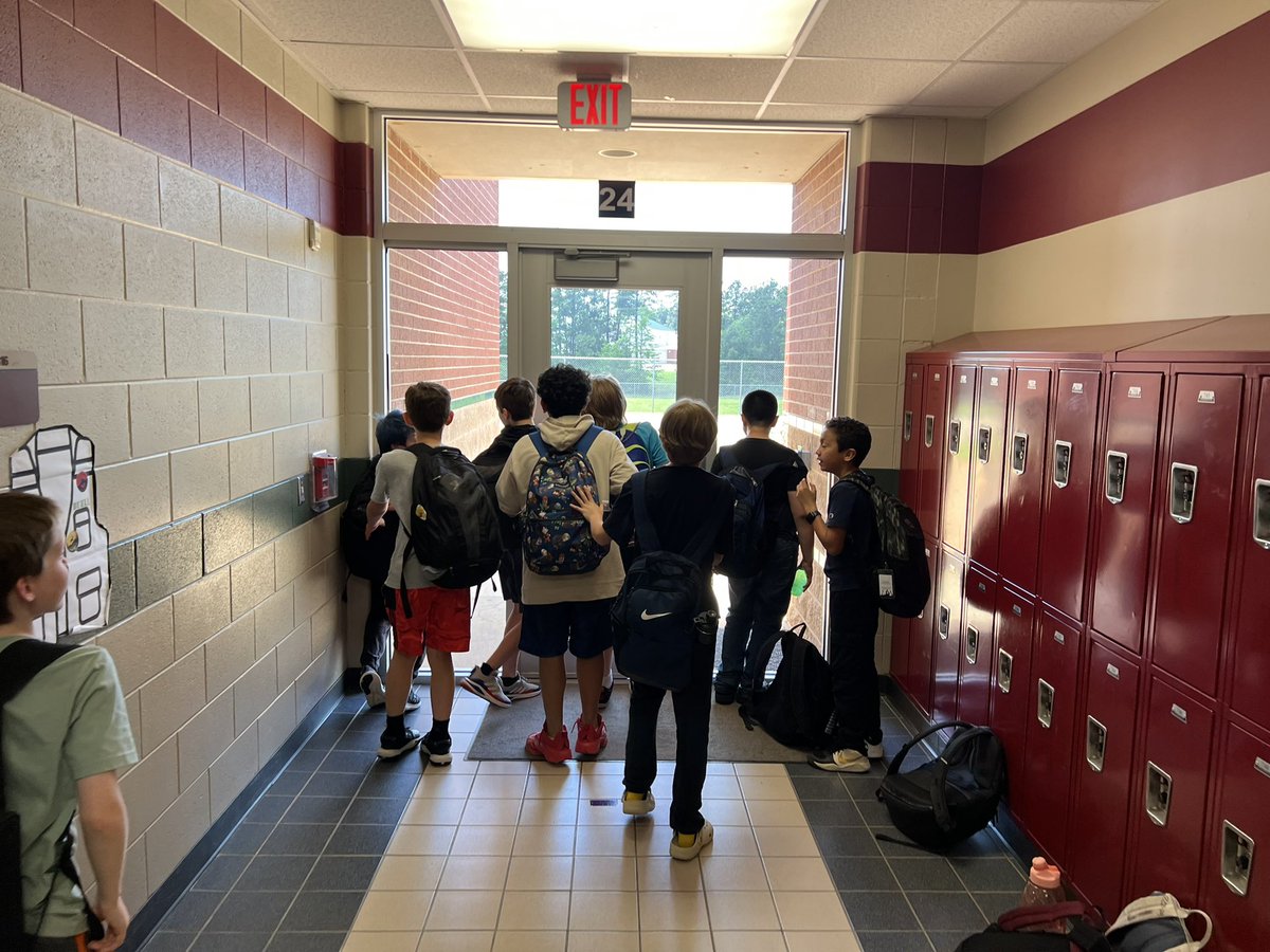 Nothing more mesmerizing to a group of 5th grade boys than seeing a deer across from the playground🤣 I love them! <a href="/CryarCISD/">Cryar Intermediate, Conroe ISD</a>