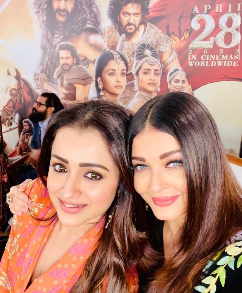 #AishwaryaRaiBachchan shares pictures with her co actors from #PonniyanSelvan2 

She seriously had the best team till date. 
#PonniyinSelvan 
#PonniyanSelvan2Review