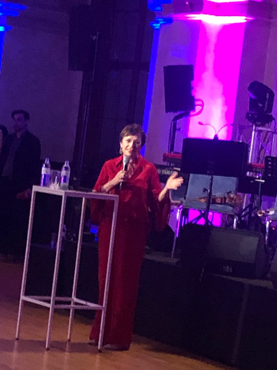 MargitSchratz's tweet photo. „… bis auf der ganzen Welt Chancengleichheit herrscht…“ - tolle Eröffnungsrede von #DorisSchmidauer beim 1. Wiener #Gleichstellungsball organisiert von #ABZAustria @ManuelaVollmann @SchallertDa https://t.co/JScHBmqEYW