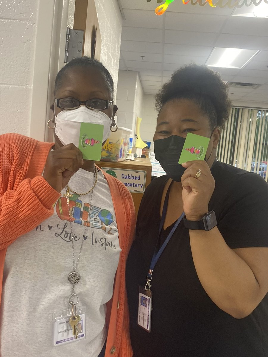 OAK_HCS's tweet photo. Sweet treats for the PreK &amp; Kinder team for the most follows 💙💛🦉. Stay tuned for another giveaway!  #okeready #oaklandready #kinderteam https://t.co/WrMX8e4OPb