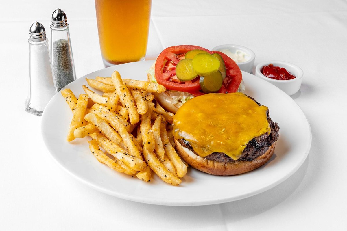 RibRoom's tweet photo. Perfect fuel for that stroll around the #FrenchQuarter 🍔 🍺

#RibRoom #OmniRoyalOrleans #NewOrleans #NOLA https://t.co/JfJKEs8vON
