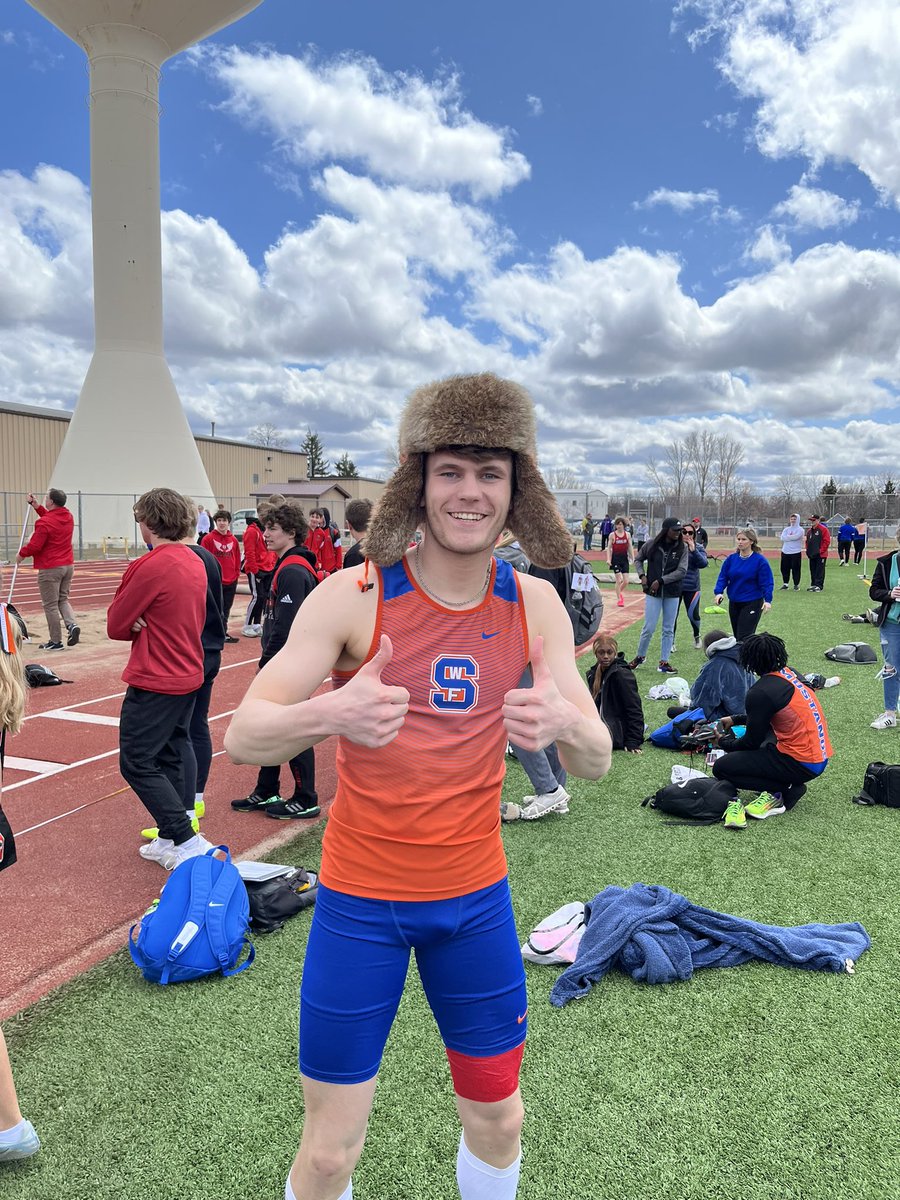 A trio of boys triple jumpers get the day started with a bang! Noah Olson, Darby Olson, and Dylan Beyl jumped state qualifying distances in the first flight!