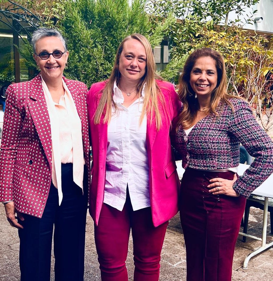 Meeting with <a href="/CaroleAnneKast/">Carole-Anne Kast</a>, an upcoming leader of the #Swiss Socialist Party which advocates for equal #benefits for all #society not only the wealthy. Dr <a href="/najat_saliba/">Najat Aoun Saliba</a> and I talked to her on the issue of democracy and human rights in Lebanon and how her party could support us.