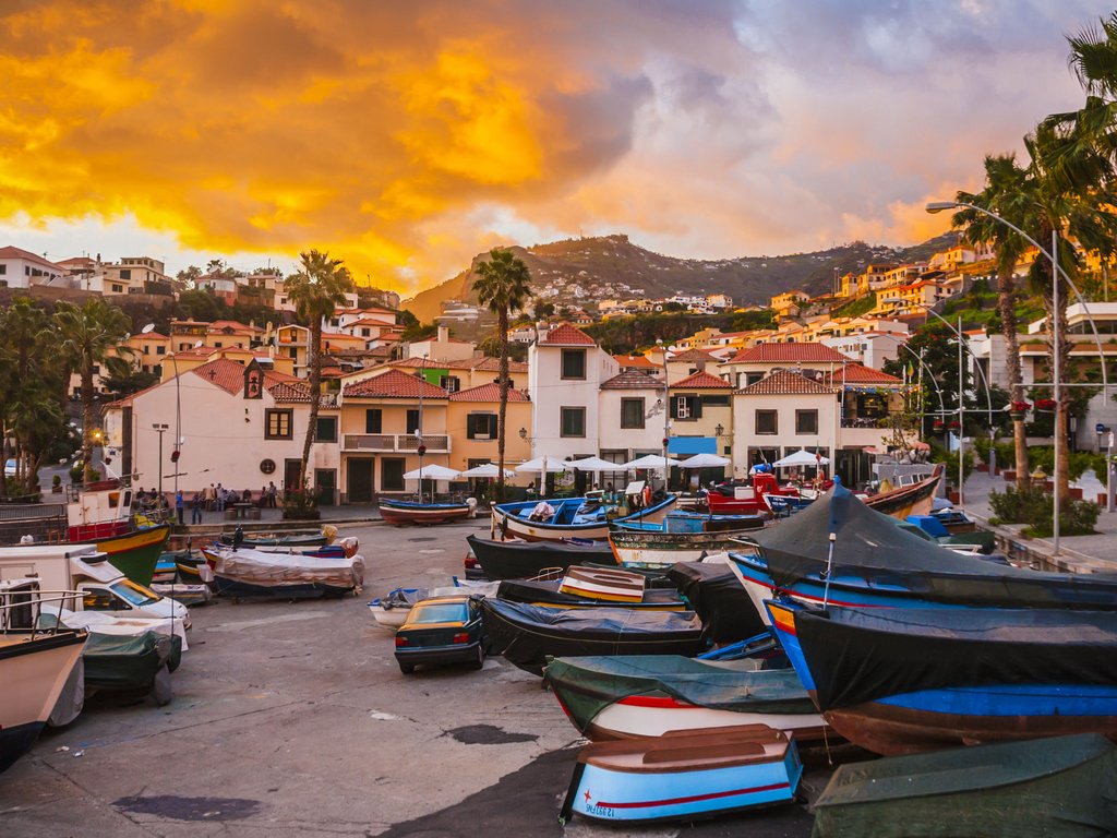 TheJoePortugal's tweet photo. Sunset in Camara de Lobos, #Madeira island, #Portugal. 

 #travel #holiday #vacation #sunset #trip #tour #wanderlust #Europe https://t.co/tuiGSQ7pMS